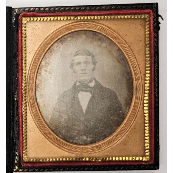 1/6th Plate Daguerreotype Of A Man In Half A Union Case With Cover - Picture 1 of 11